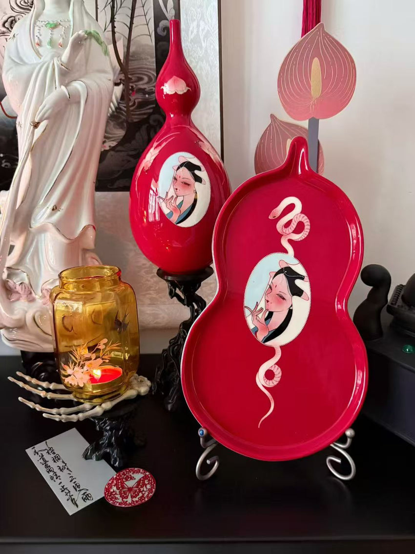 Gourd-Shaped Portrait Plate Group